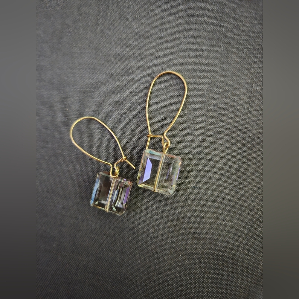 Beautiful Fashion Crystal & Gold earrings